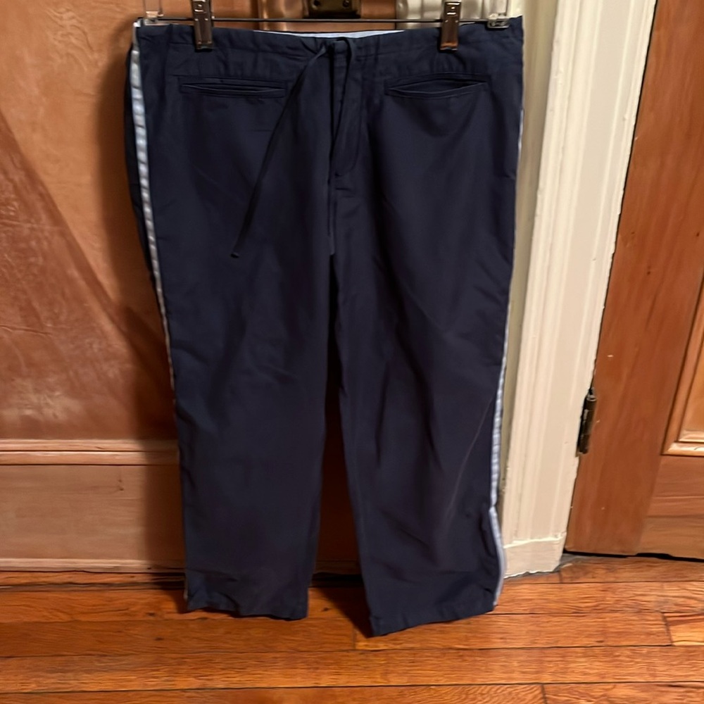 Cropped Abercrombie athleisure pants.